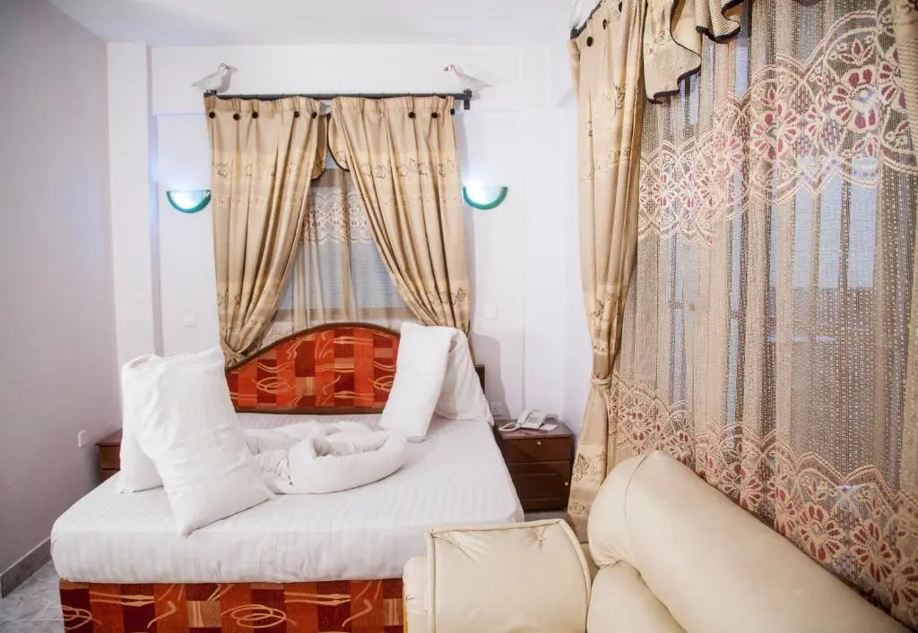 Executive Double room (full double bed)