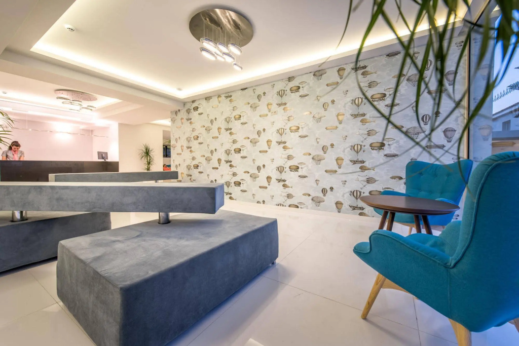 Lobby & Reception