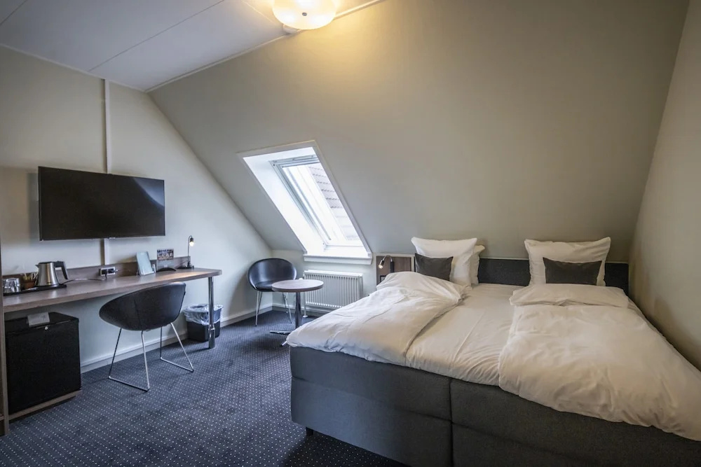 Avenue Small Top Floor room