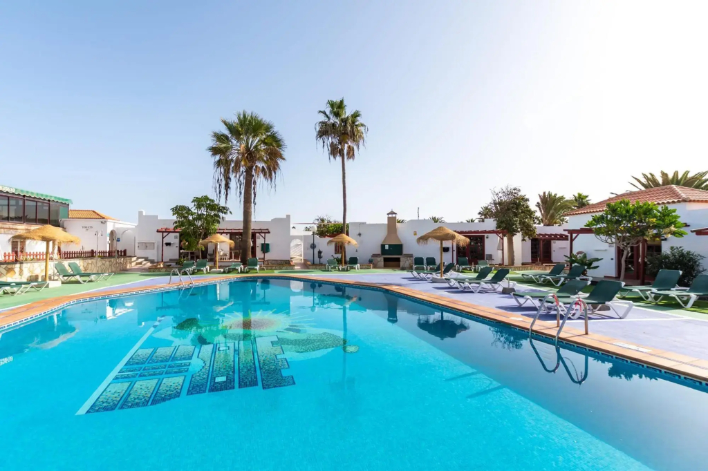 Bungalows Castillo Club Lake image