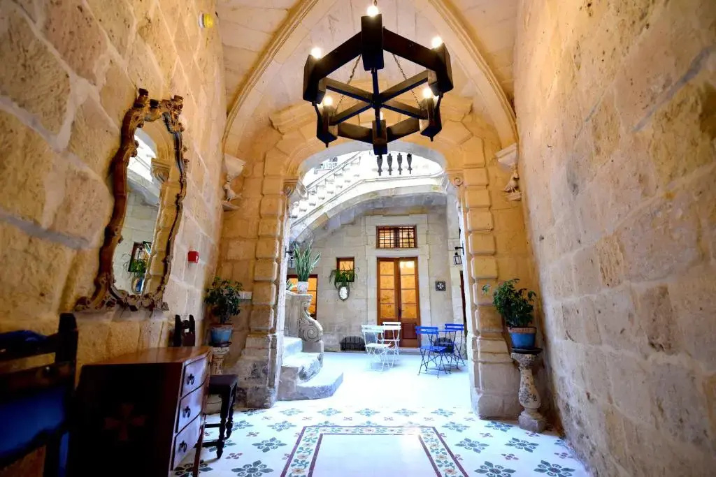 Lobby & Reception