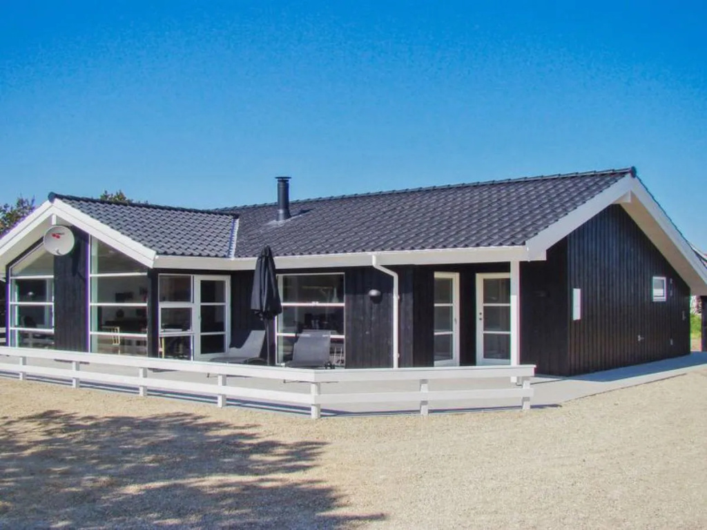 "Aiko" - 900m from the sea in NW Jutland