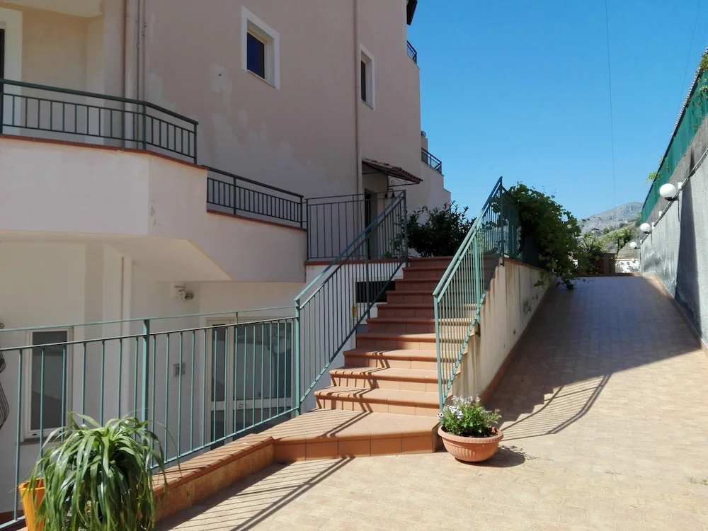 La nave sul mare di Taormina B&B