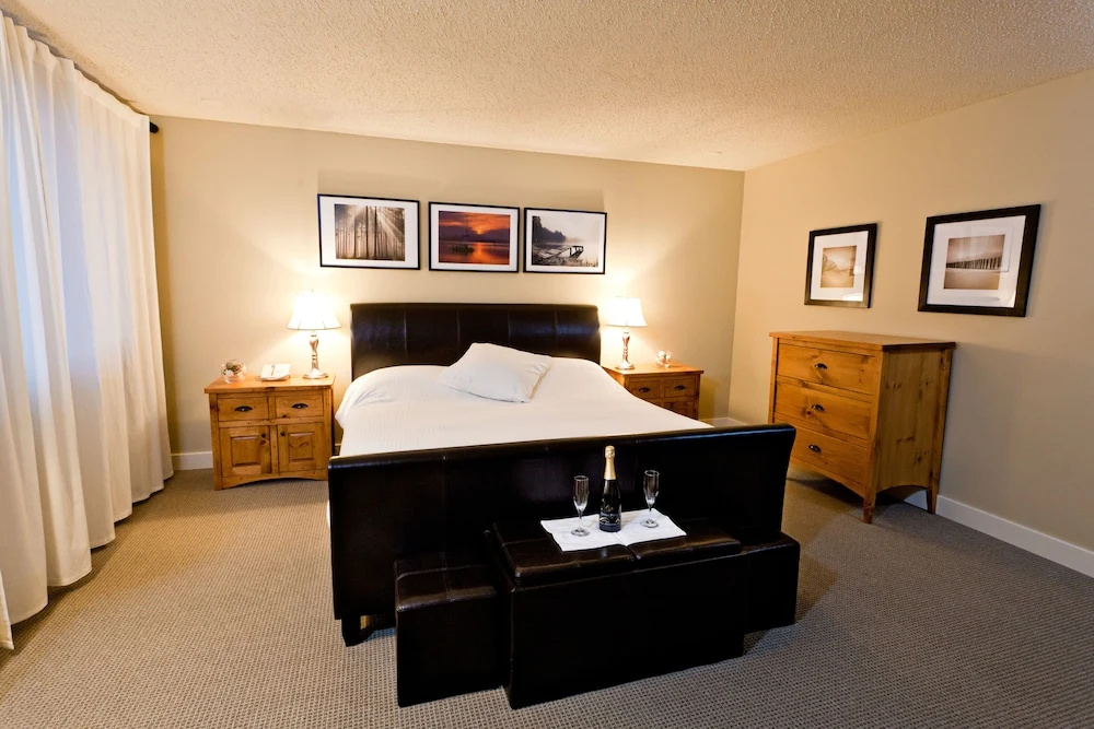 Double Suite with balcony (full double bed)