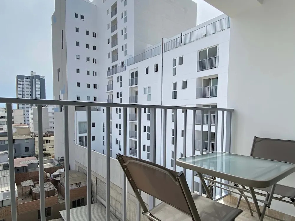 w Modern Cozy 2BR w Balcony in Miraflores