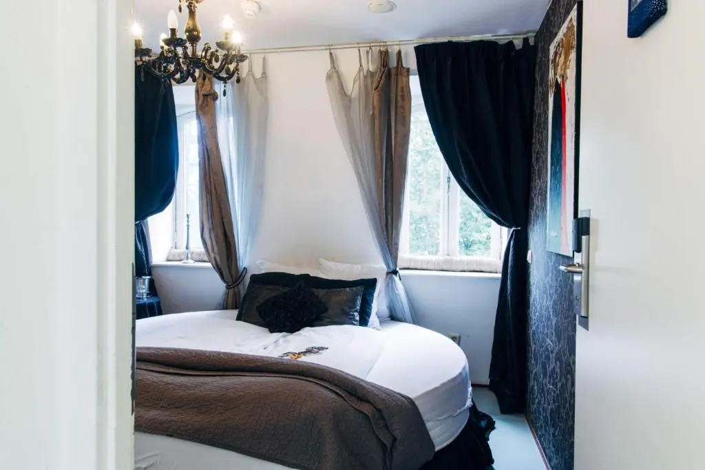 Royal room