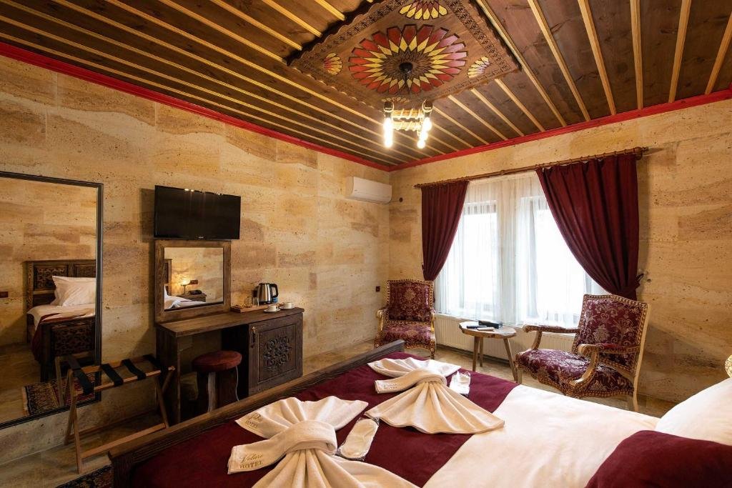 Отель stone. Feel Cappadocia Stone House. Каменный отель. Отель Stone Стамбул. Отель в Турции на горе.