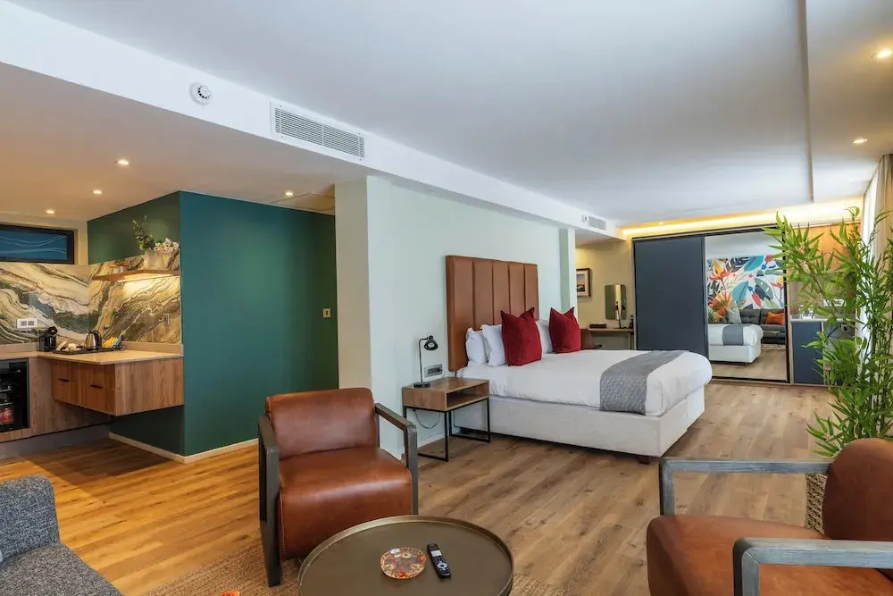 Deluxe Suite
