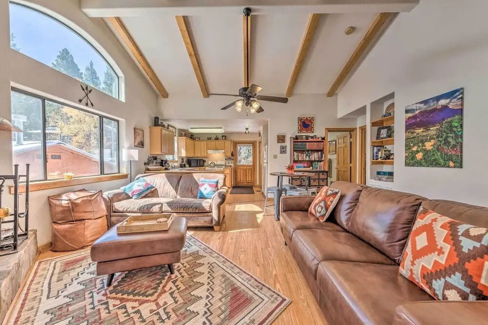 Charming 'coppertop' Cloudcroft Cabin: 3 Mi to Ski - фото 3