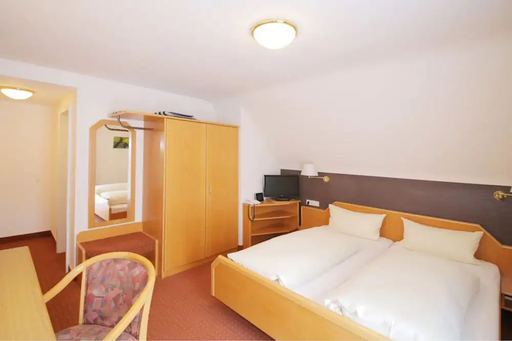 Standard Double room with balcony (full double bed)
