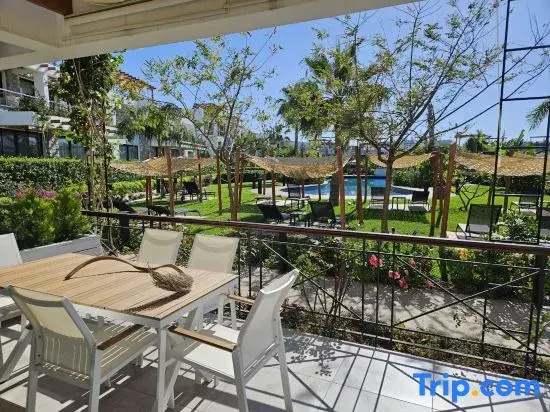 B2-2 Maldives Holiday Apartment with Pool Access
