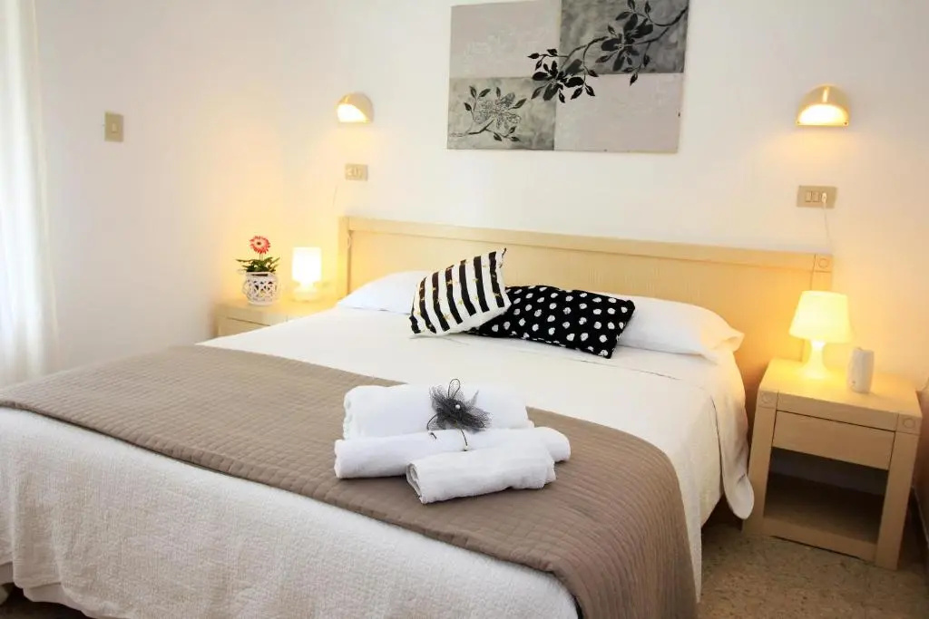Standard Double room with balcony (full double bed)
