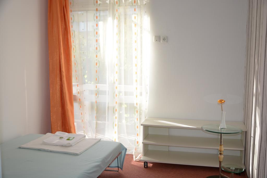 gallery_image_hidden_4