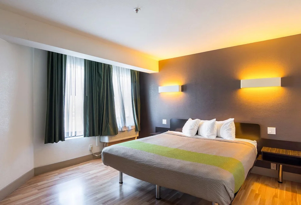 Deluxe Double room (full double bed)