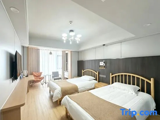 Standard Double room with balcony (full double bed)