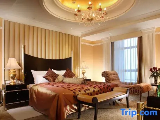 Suite with city view