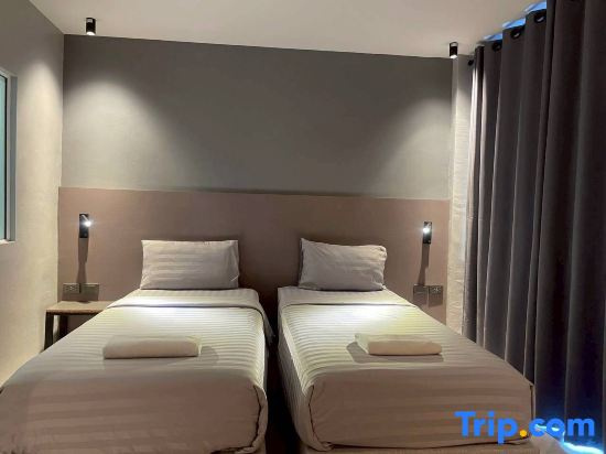 Standard Double room with balcony (full double bed)