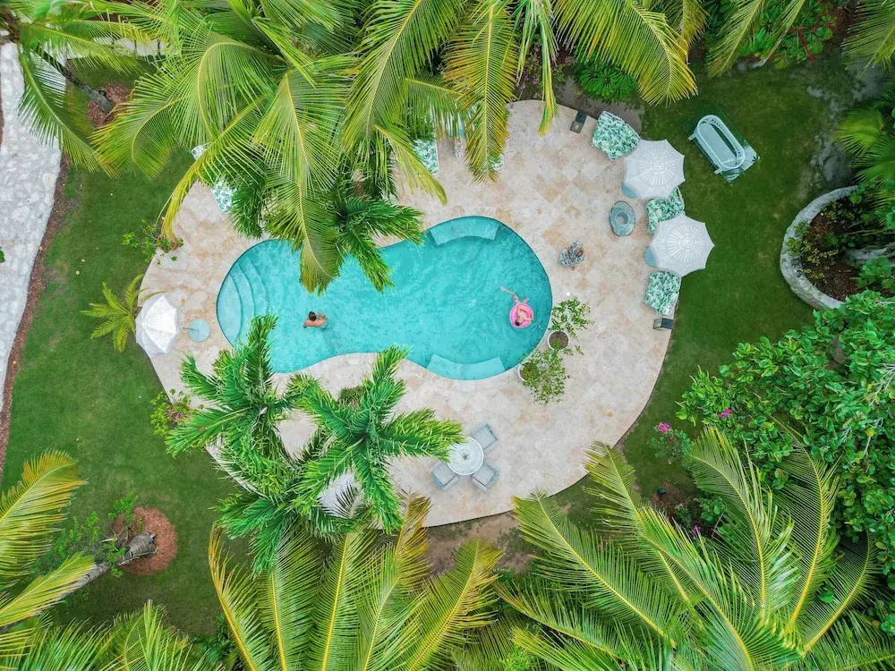 Villa Oasis: Newly Remodeled Luxury Villa With Pool & Private Garden