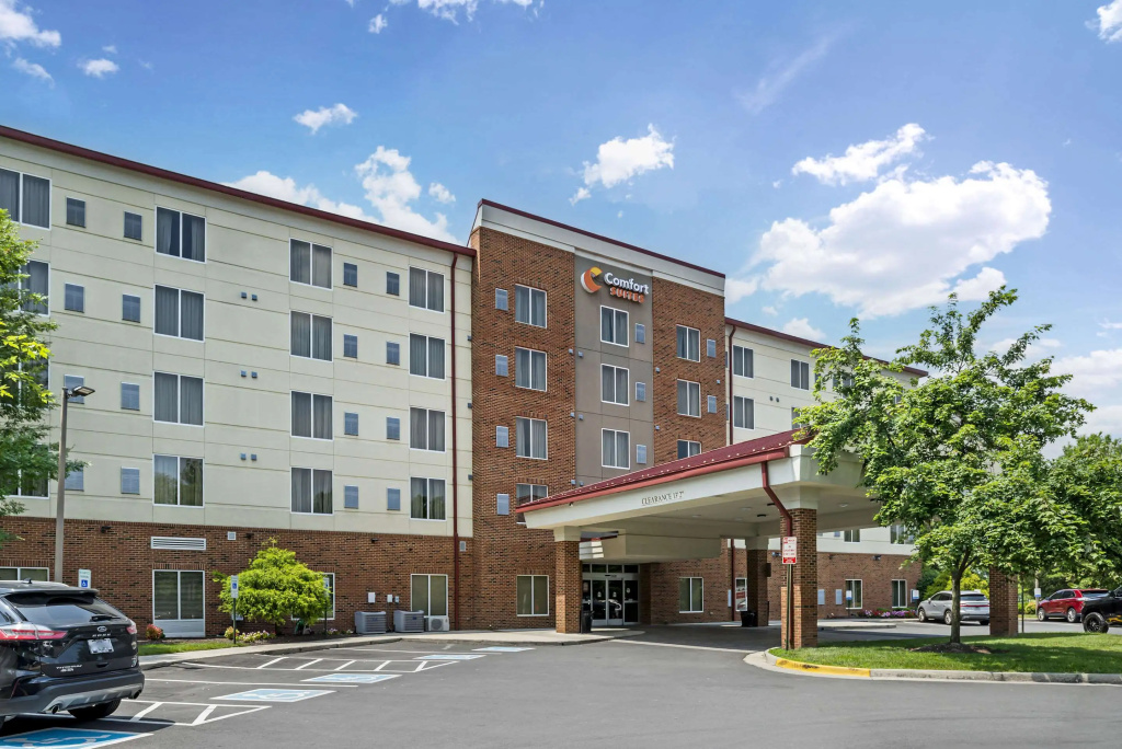 Comfort Suites At Virginia Center Commons