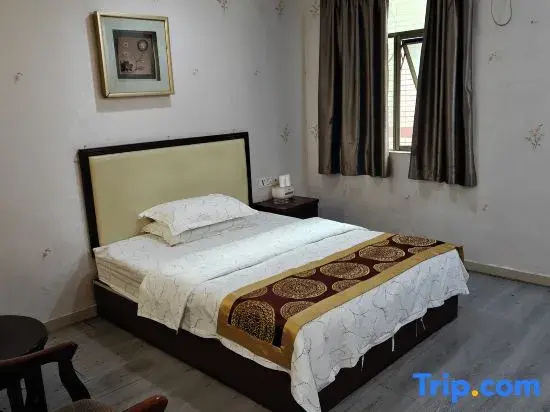 Deluxe Double room (full double bed)