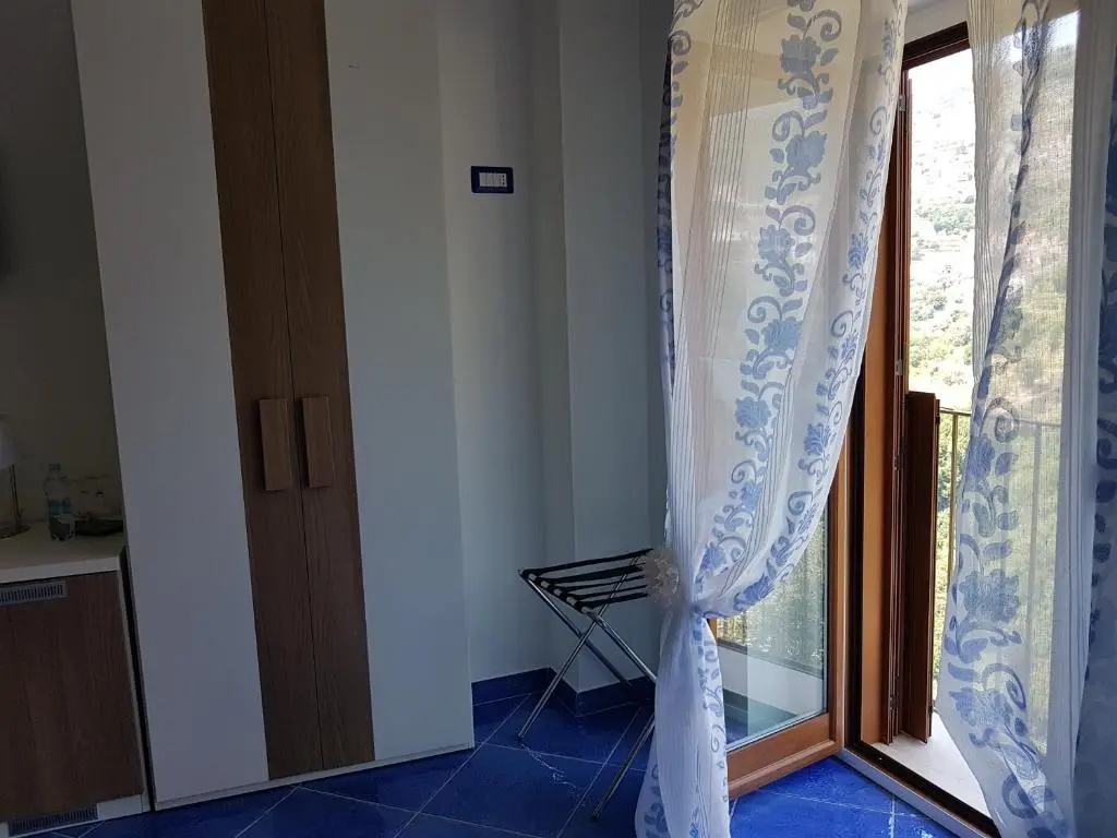 Standard Double room with mountain view (full double bed)