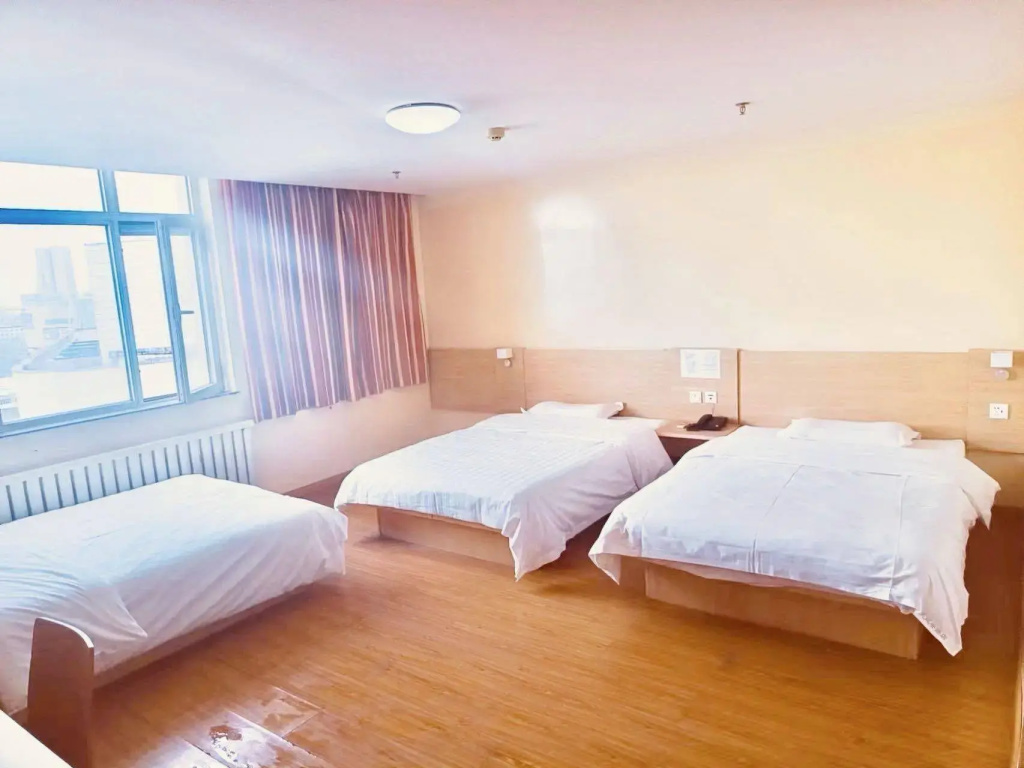 7 Days Inn photo 4
