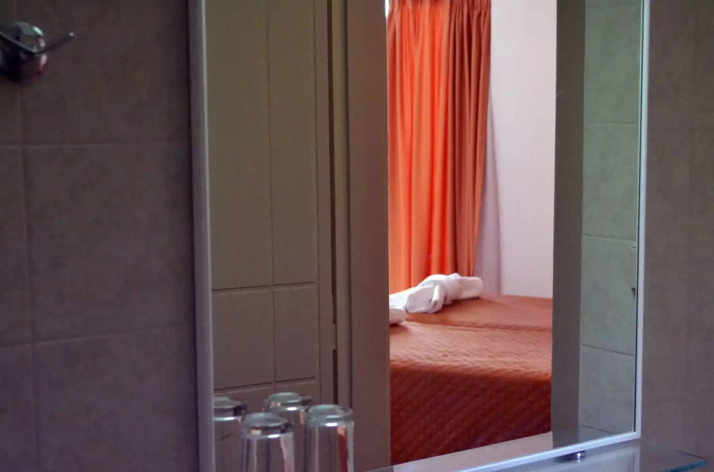 Double room (full double bed)