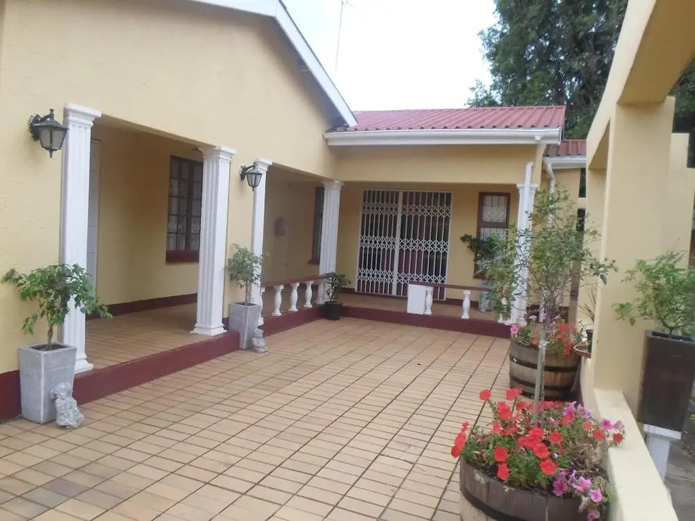 Pelloyd Bed and Breakfast - фото 7