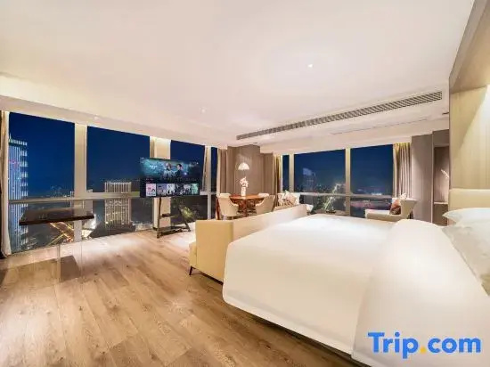 Executive Suite with city view