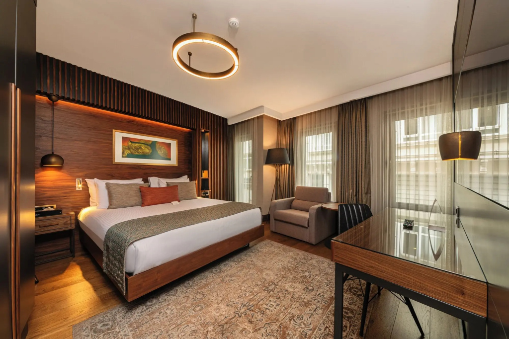 Levni Plus Hotel — фото