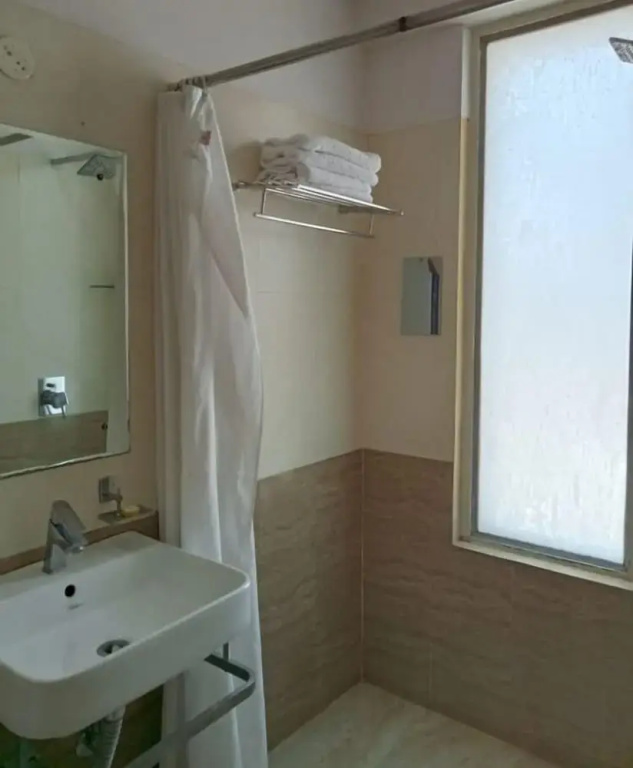 Deluxe Double room (full double bed)