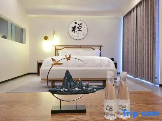 Premier room