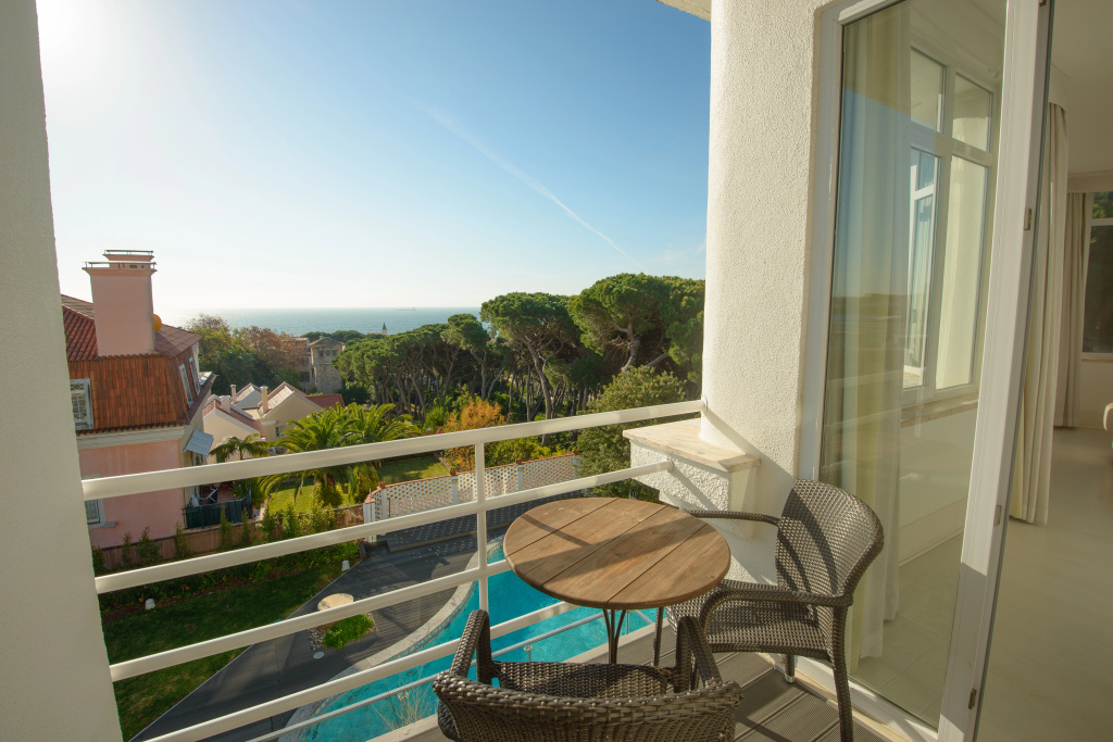 Balcony & Terrace
