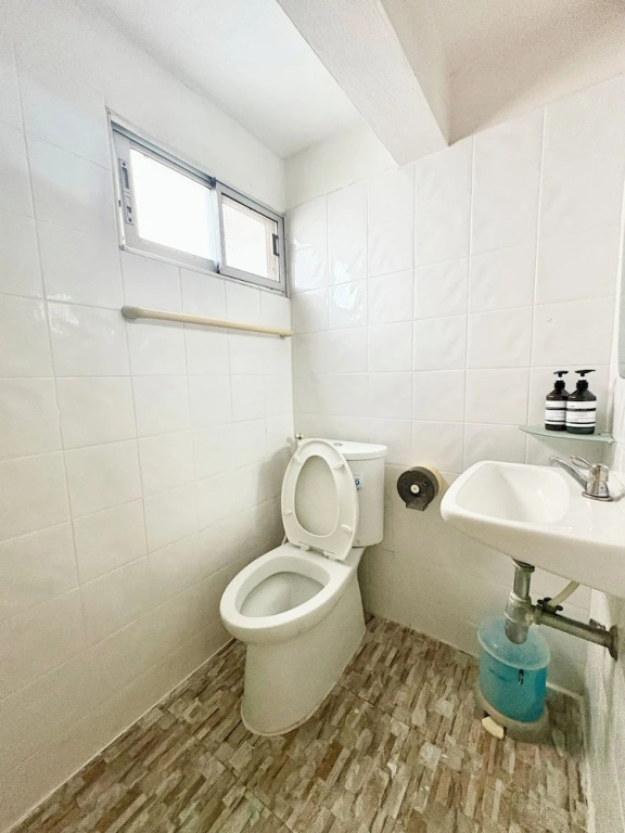 Отель Prompt Inn Chareonkrung в Бангкоке