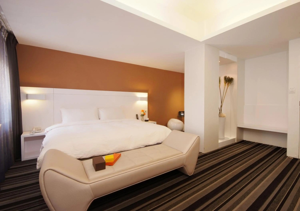 Yes Hotel — 2