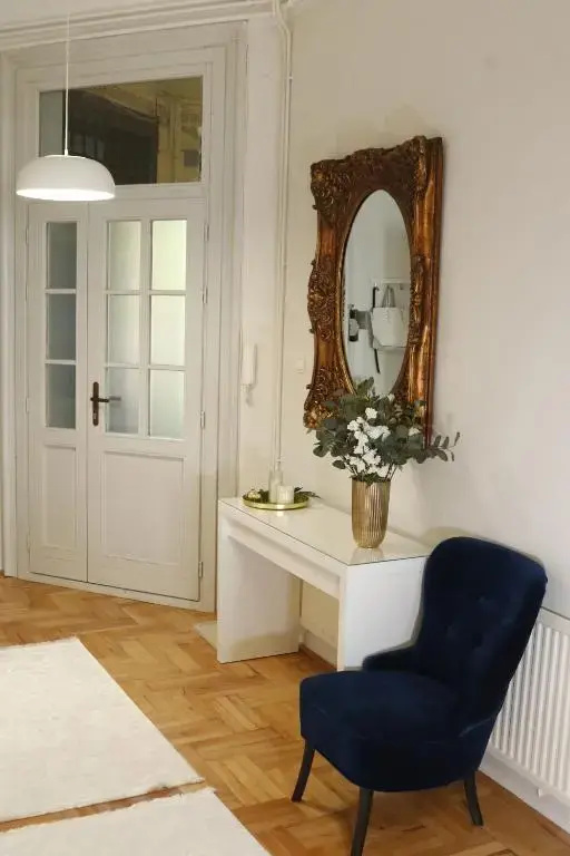 Deluxe apt with 2 bedrooms and AC
