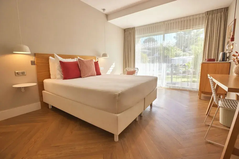 Superior Double room with balcony (full double bed)