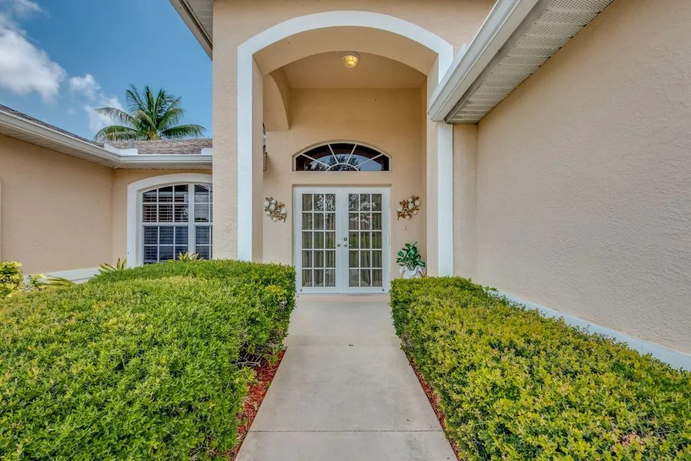 House Palm Tree by Vacationhit
