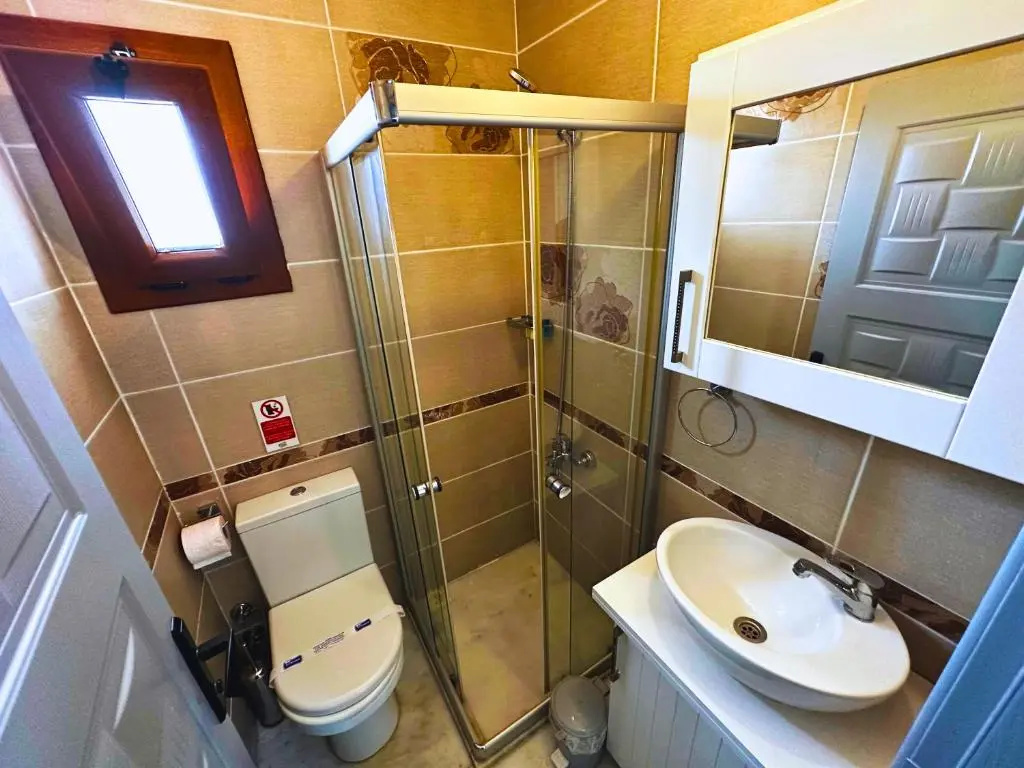 Deluxe Double room (full double bed)