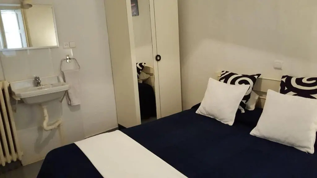Double room (full double bed)