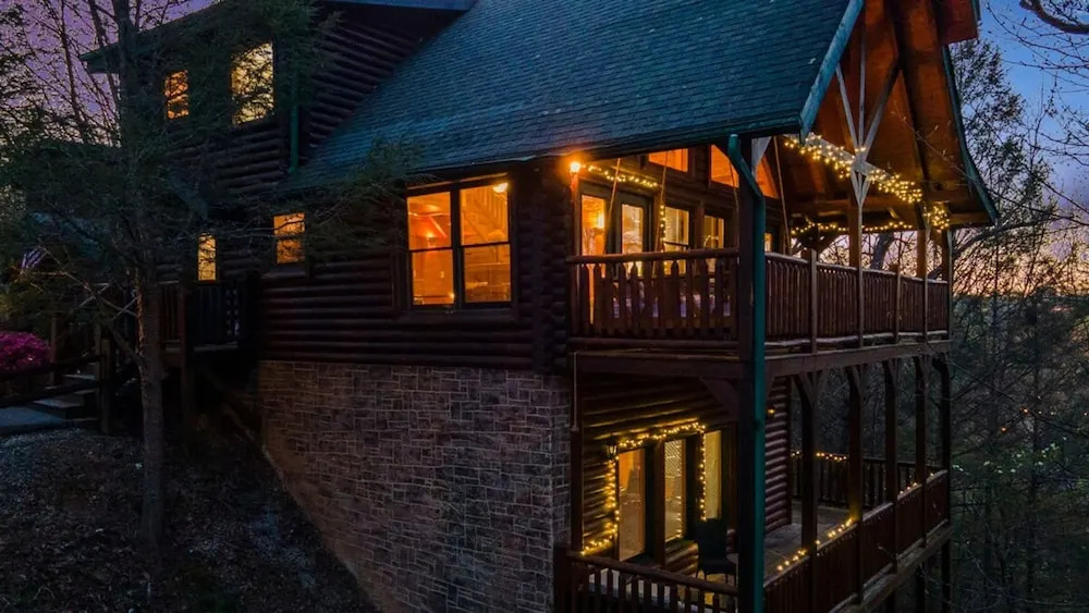 Stunning Mountain Cabin w Hot tub