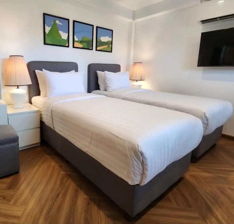 Sleep Walker Poshtel — 2