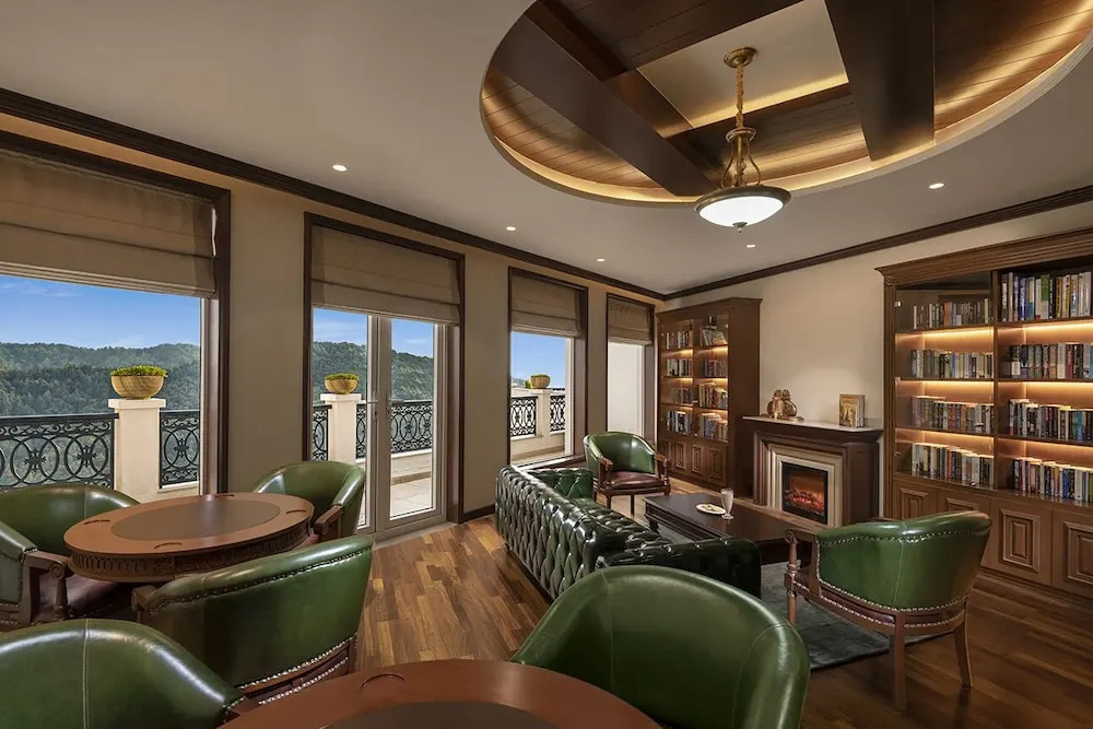 Lobby & Reception
