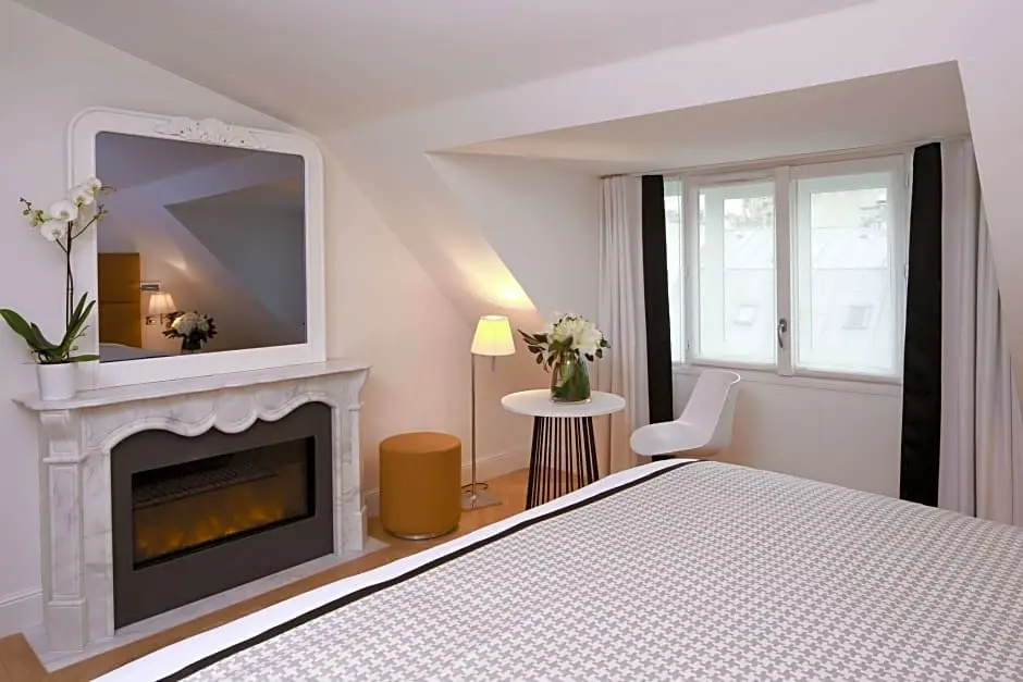 Hotel R de Paris 111
