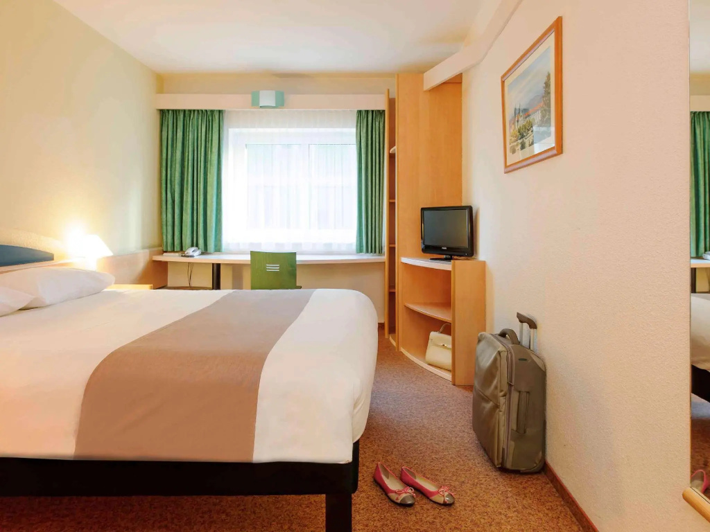 Double room (full double bed)