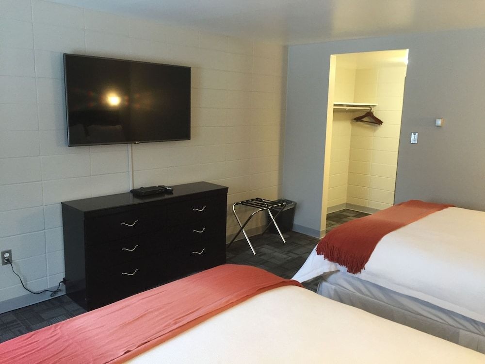 Grand Marshal Inn — 4