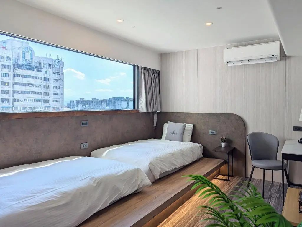 Standard Double room with city view (twin beds)