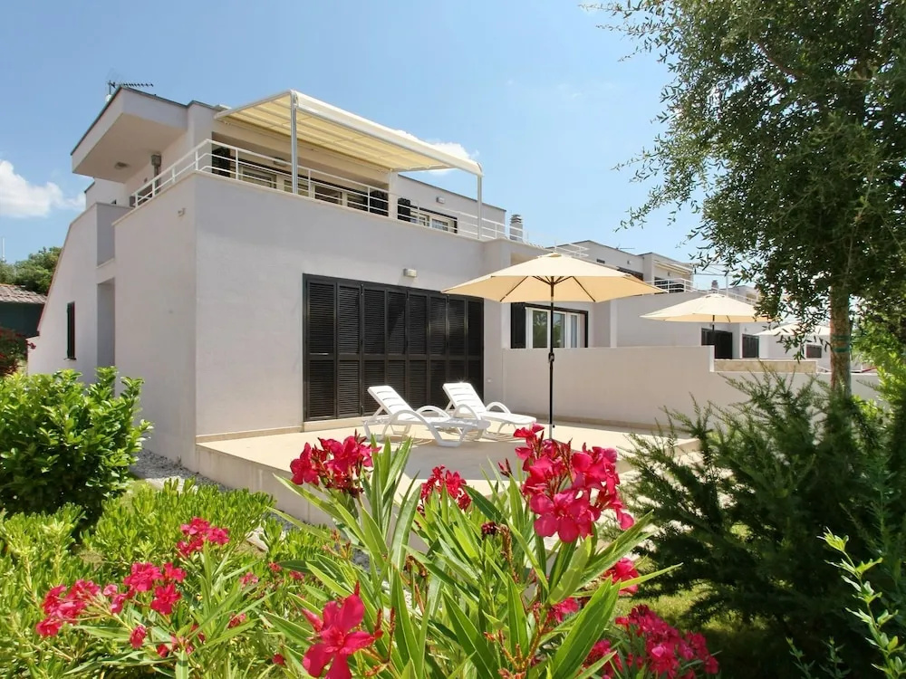 Luxury Apartment with Oven, 13 Km North of the City of Zadar