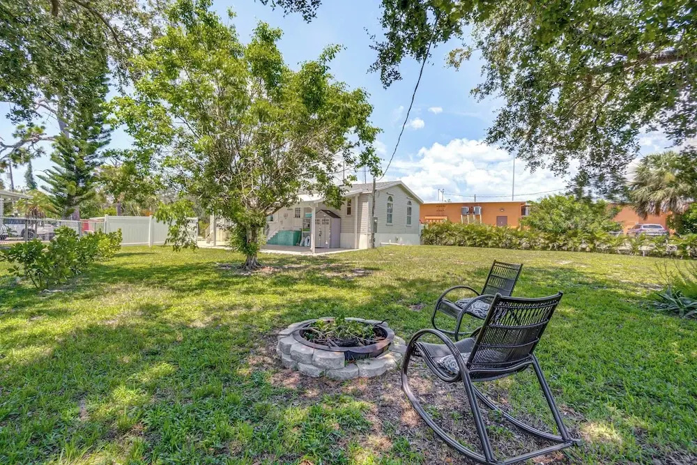 Tee Off & Soak Up Sun! Airy Englewood Gem w/ Yard