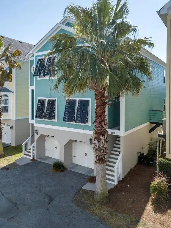 103 WATERS EDGE ~ 3Bed/3Bath Townhouse~ Pool~Fishing Dock
